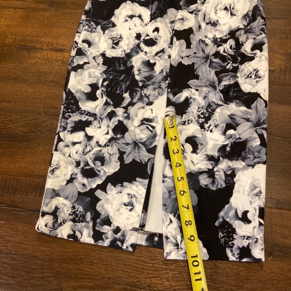 New SHILLA ROSE PRINT PENCIL SKIRT BLACK & WHITE SZ S - Picture 7 of 10